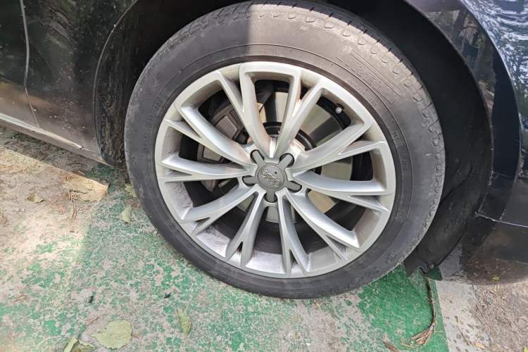 Used Audi A8 2013 A8L 50 TFSI quattro Prestige Edition Right Front Wheel Hub