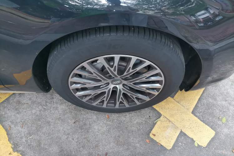 Used Audi A8 2013 A8L 45 TFSI quattro Luxury Model Right Front Wheel Hub