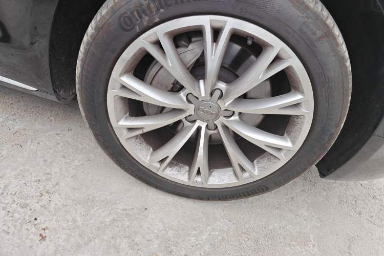 Used Audi A8 2013 A8L 50 TFSI quattro Prestige Edition Right Front Wheel Hub