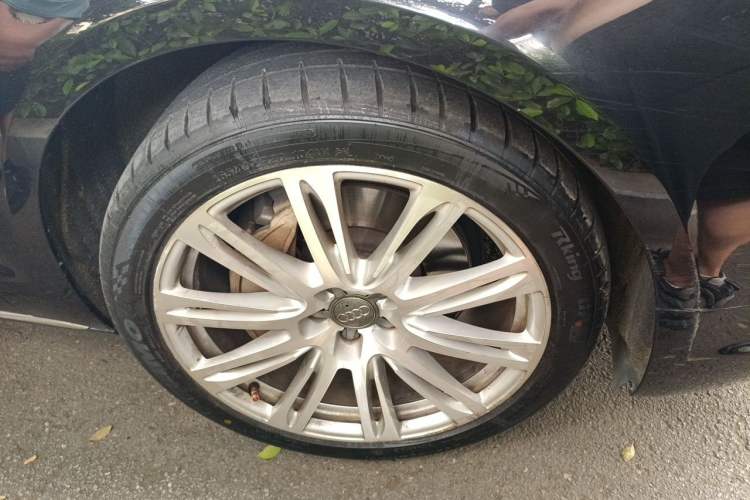 Used Audi A8 2013 A8L 45 TFSI quattro Luxury Model Right Front Wheel Hub
