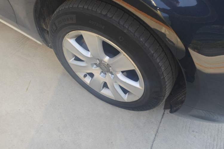 Used Audi A8 2013 A8L 45 TFSI quattro Luxury Model Right Front Wheel Hub