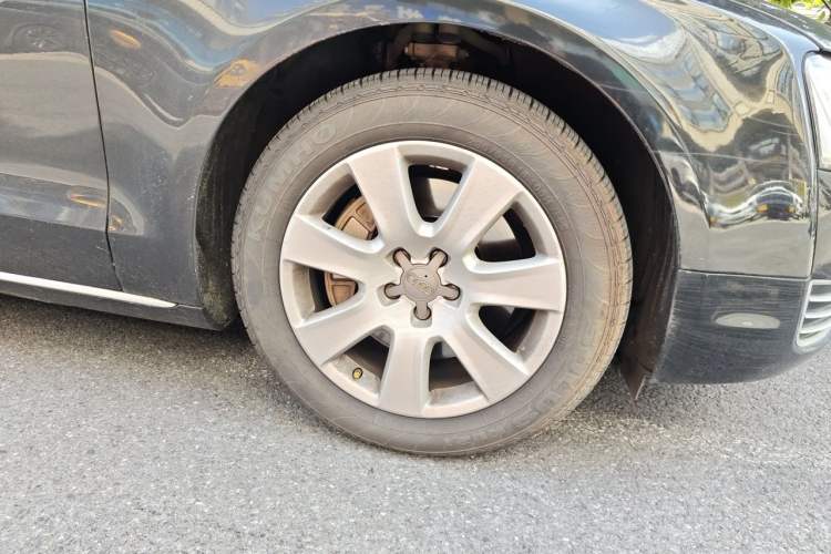 Used Audi A8 2013 A8L 50 TFSI quattro Luxury Model Right Front Wheel Hub