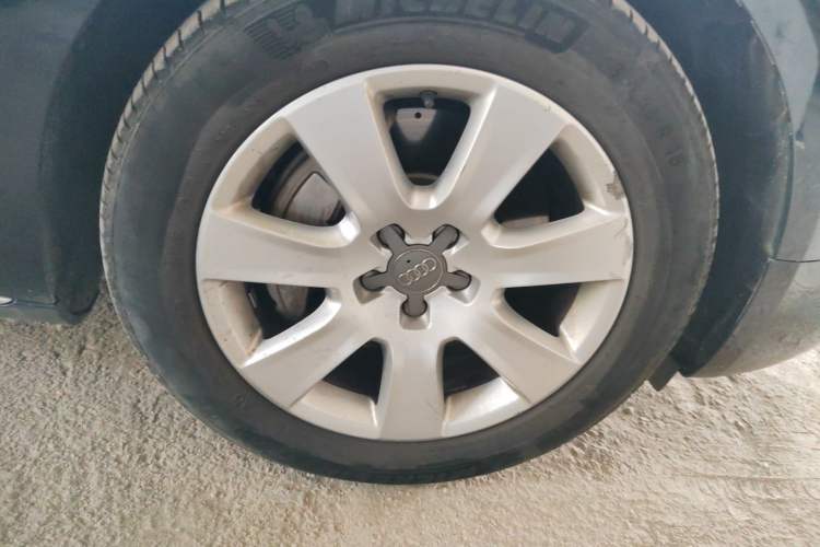 Used Audi A8 2013 A8L 30 FSI Comfort Model Right Front Wheel Hub