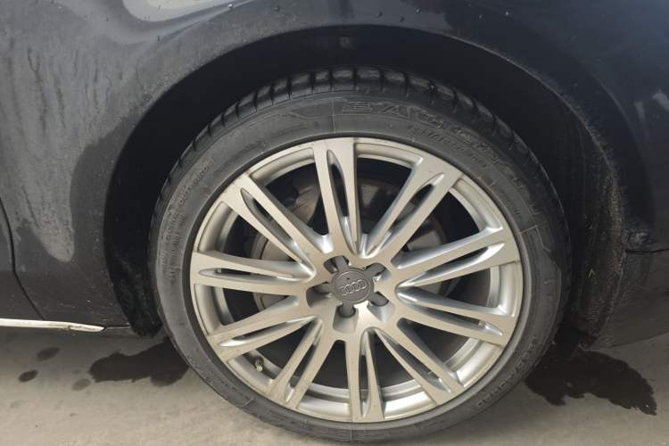 Used Audi A8 2013 A8L 45 TFSI quattro Luxury Model Right Front Wheel Hub
