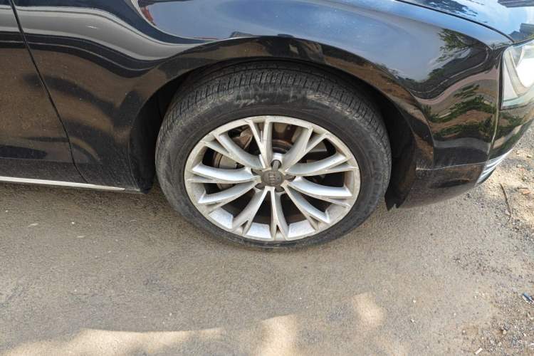 Used Audi A8 2013 A8L 45 TFSI quattro Comfort model Right Front Wheel Hub