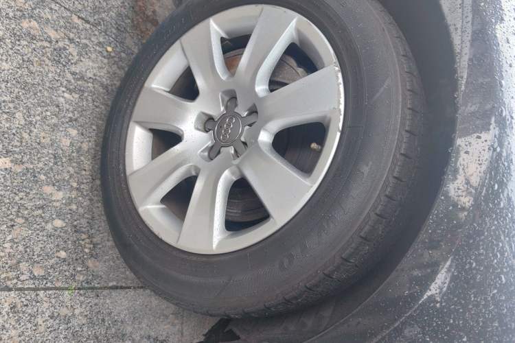 Used Audi A8 2013 A8L 45 TFSI quattro Luxury Model Right Front Wheel Hub