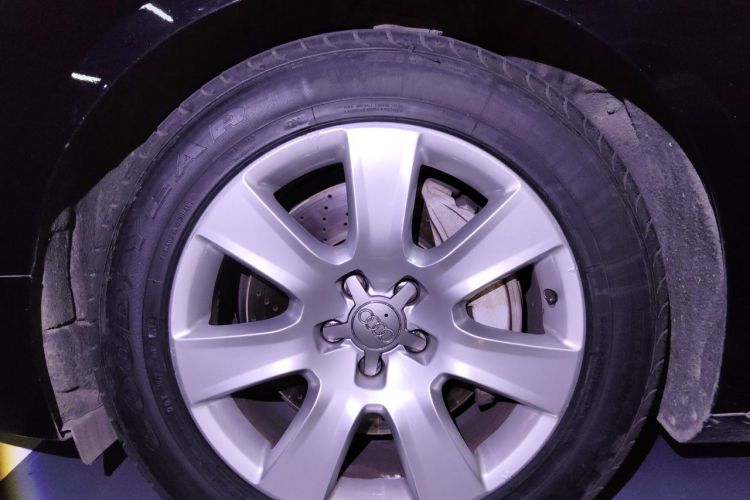 Used Audi A8 2013 A8L 50 TFSI quattro Luxury Model Right Front Wheel Hub