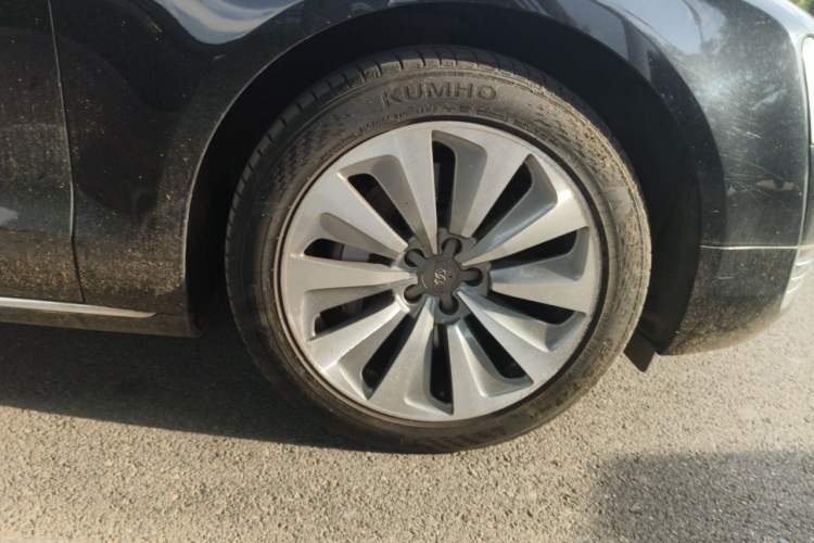 Used Audi A8 2013 A8L 40 hybrid Right Front Wheel Hub
