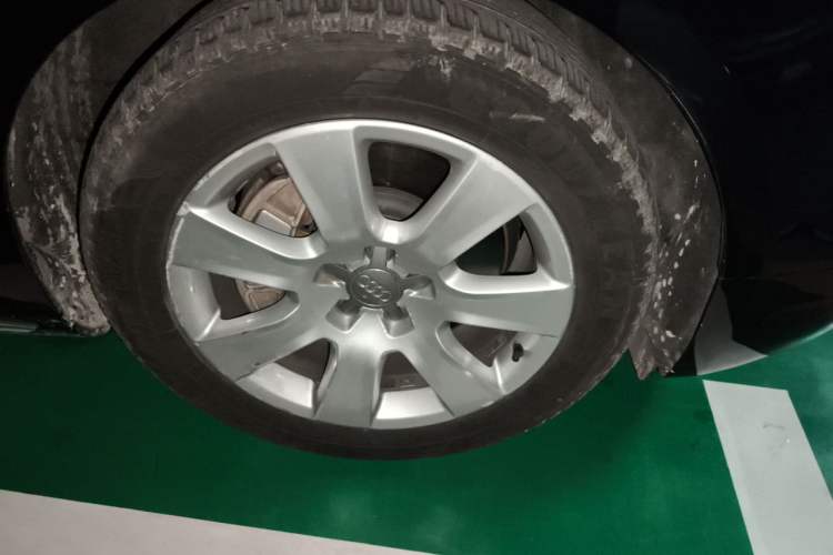 Used Audi A8 2013 A8L 45 TFSI quattro Luxury Model Right Front Wheel Hub