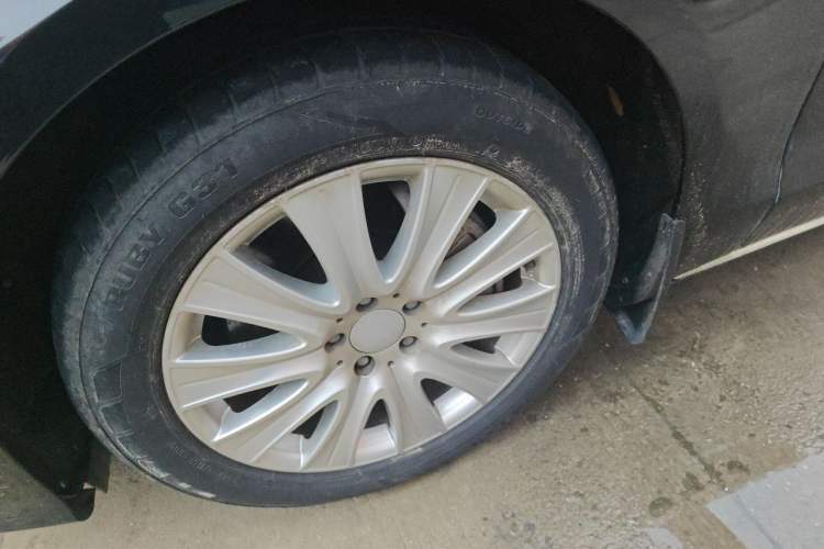 Used Audi A8 2013 A8L 45 TFSI quattro Comfort model Right Front Wheel Hub