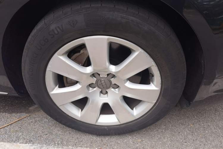 Used Audi A8 2013 A8L 45 TFSI quattro Comfort model Right Front Wheel Hub