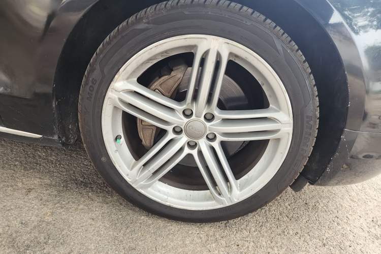 Used Audi A8 2013 A8L 50 TFSI quattro Exclusive Edition Right Front Wheel Hub