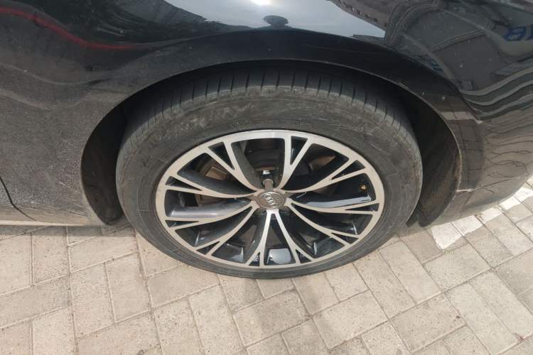 Used Audi A8  Right Front Wheel Hub