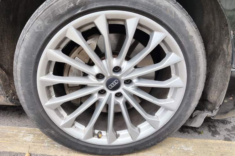 Used Audi A8 2013 A8L 30 FSI Comfort Model Right Front Wheel Hub
