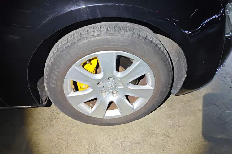 Used Audi A8 2013 A8L 50 TFSI quattro Luxury Model Right Front Wheel Hub