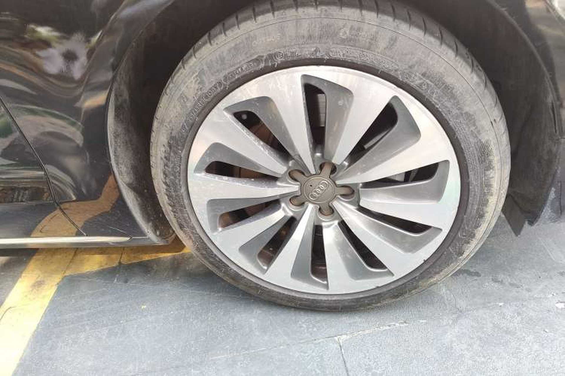 Used Audi A8 2013 A8L 40 hybrid Right Front Wheel Hub
