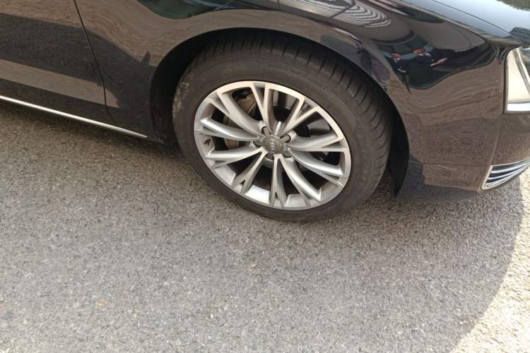 Used Audi A8 2013 A8L 50 TFSI quattro Prestige Edition Right Front Wheel Hub