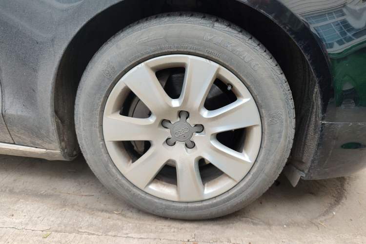 Used Audi A8 2013 A8L 45 TFSI quattro Luxury Model Right Front Wheel Hub