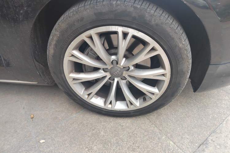 Used Audi A8 2013 A8L 50 TFSI quattro Prestige Edition Right Front Wheel Hub