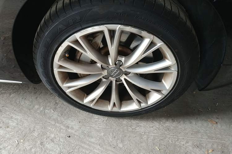 Used Audi A8 2013 A8L 50 TFSI quattro Prestige Edition Right Front Wheel Hub