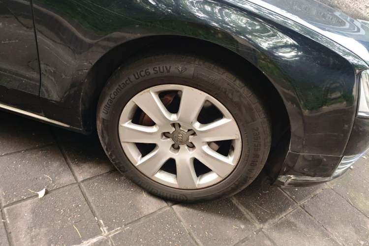 Used Audi A8 2013 A8L 45 TFSI quattro Comfort model Right Front Wheel Hub