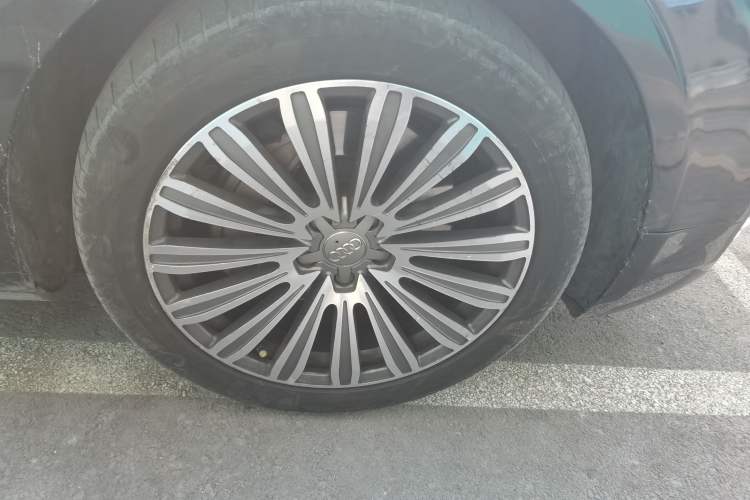 Used Audi A8 2013 A8L 50 TFSI quattro Prestige Edition Right Front Wheel Hub
