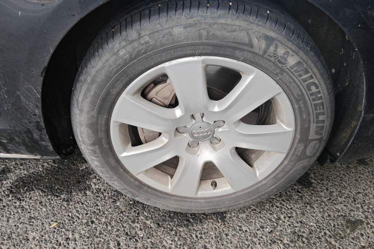 Used Audi A8 2013 A8L 50 TFSI quattro Luxury Model Right Front Wheel Hub