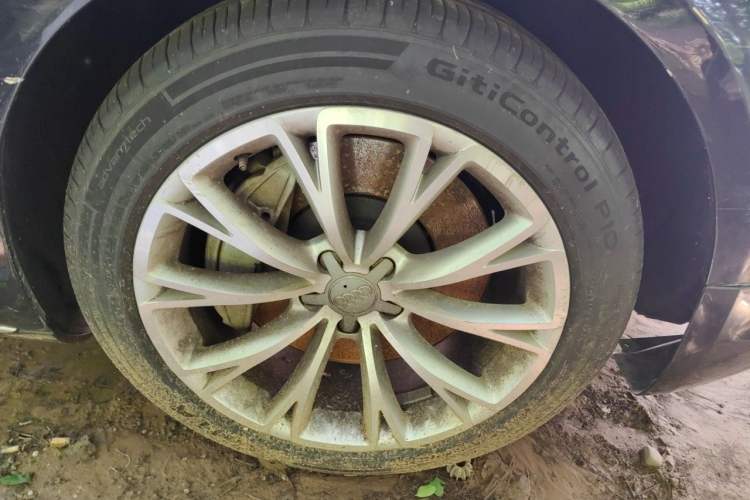 Used Audi A8 2013 A8L 55 TFSI quattro Luxury Model Right Front Wheel Hub