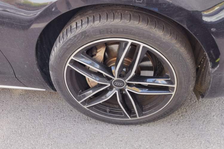 Used Audi A8 2013 A8L 45 TFSI quattro Luxury Model Right Front Wheel Hub