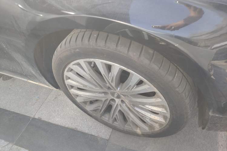 Used Audi A8 2013 A8L 45 TFSI quattro Comfort model Right Front Wheel Hub