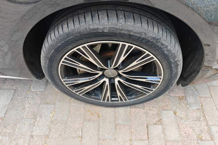Used Audi A8 2013 A8L 45 TFSI quattro Luxury Model Right Front Wheel Hub