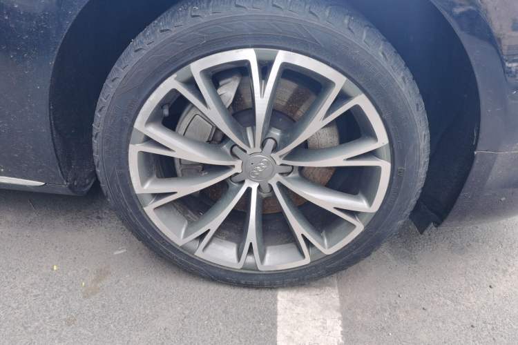 Used Audi A8 2013 A8L 50 TFSI quattro Prestige Edition Right Front Wheel Hub
