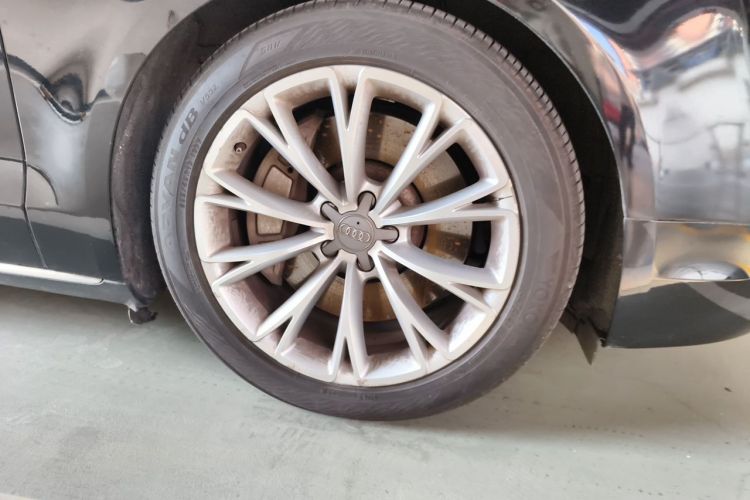 Used Audi A8 2013 A8L 55 TFSI quattro Luxury Model Right Front Wheel Hub