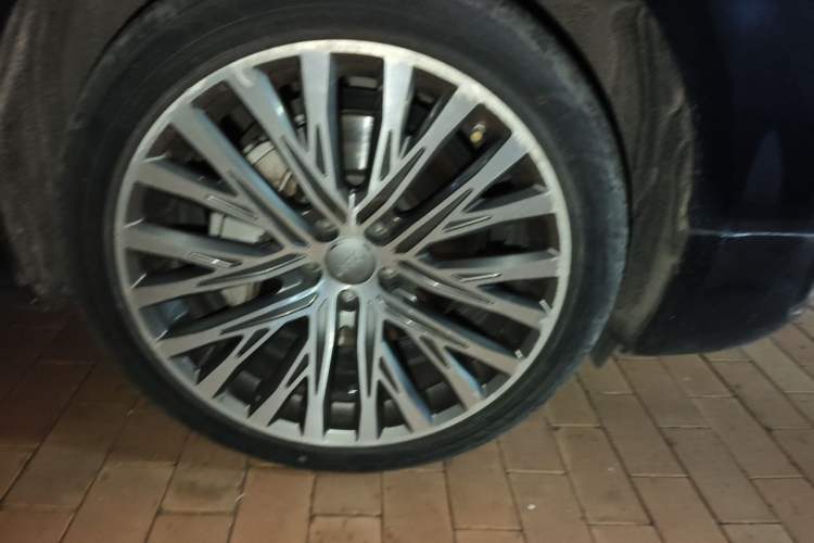 Used Audi A8  Right Front Wheel Hub
