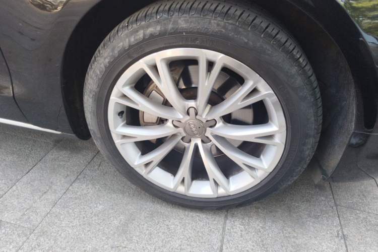 Used Audi A8 2013 A8L 50 TFSI quattro Luxury Model Right Front Wheel Hub