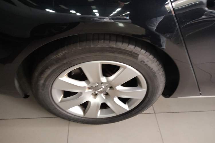 Used Audi A8 2013 A8L 45 TFSI quattro Luxury Model Right Rear Wheel Hub