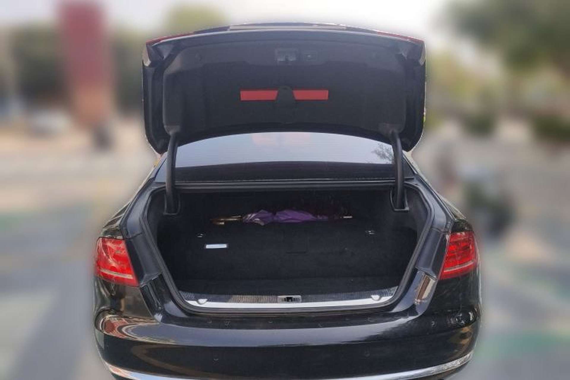 Used Audi A8 2013 A8L 40 hybrid Trunk