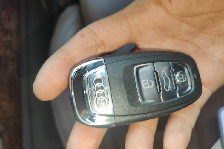 Used Audi A8 2013 A8L 45 TFSI quattro Comfort model Vehicle Key