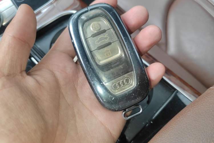 Used Audi A8 2013 A8L 45 TFSI quattro Comfort model Vehicle Key