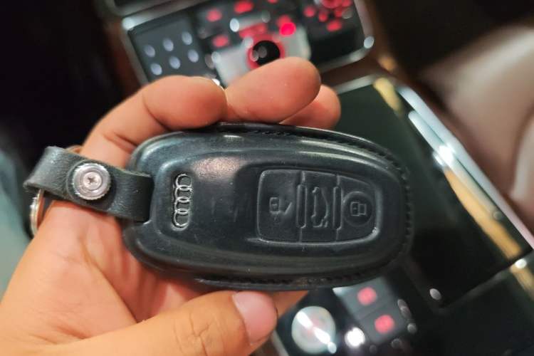 Used Audi A8 2013 A8L 45 TFSI quattro Comfort model Vehicle Key