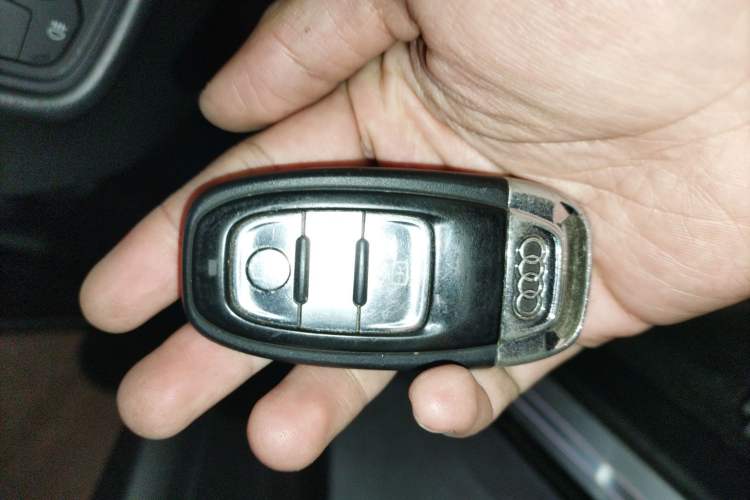 Used Audi A8 2013 A8L 45 TFSI quattro Comfort model Vehicle Key