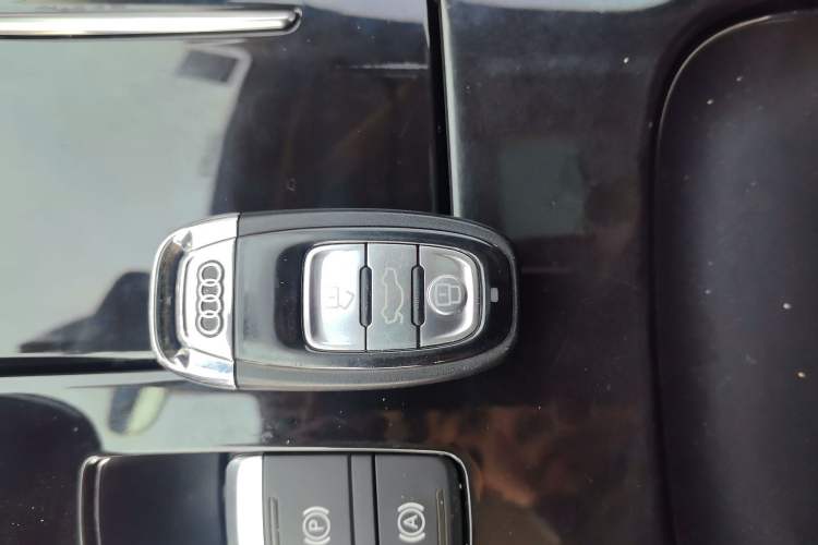 Used Audi A8 2013 A8L 45 TFSI quattro Comfort model Vehicle Key