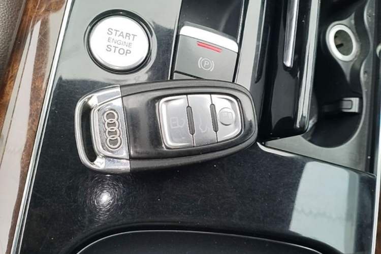 Used Audi A8 2013 A8L 45 TFSI quattro Comfort model Vehicle Key