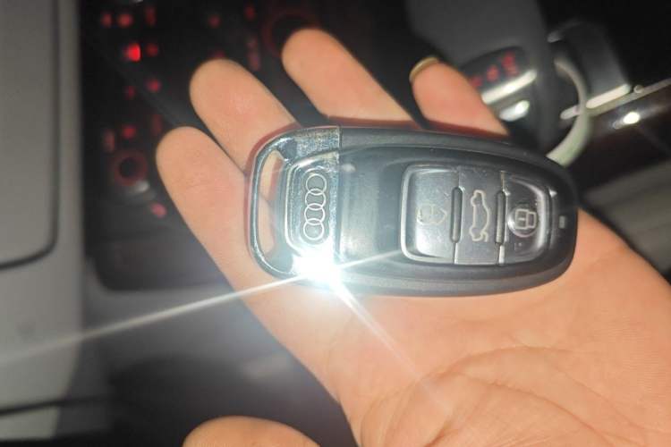 Used Audi A8 2013 A8L 45 TFSI quattro Comfort model Vehicle Key
