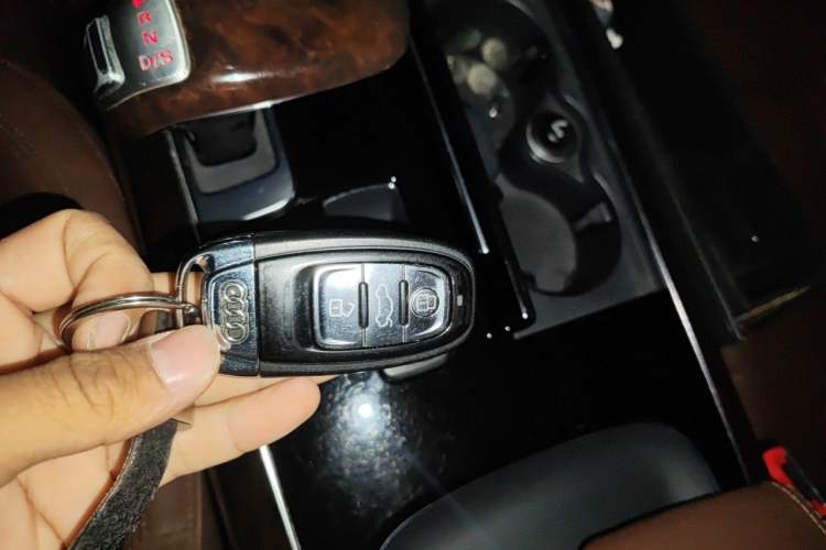 Used Audi A8 2013 A8L 45 TFSI quattro Comfort model Vehicle Key