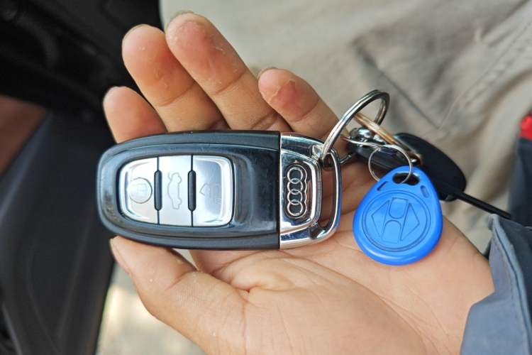 Used Audi A8 2013 A8L 45 TFSI quattro Comfort model Vehicle Key
