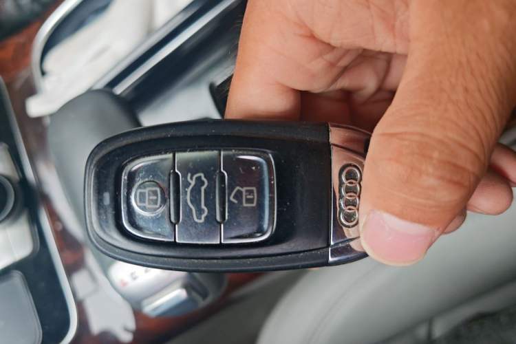 Used Audi A8 2013 A8L 45 TFSI quattro Comfort model Vehicle Key