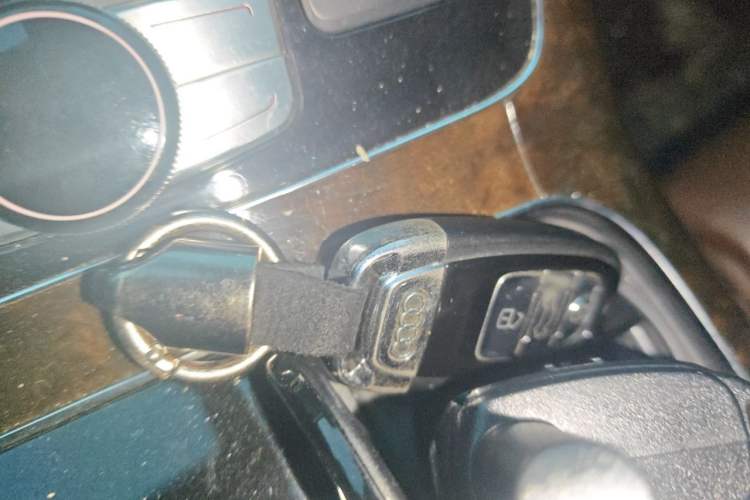 Used Audi A8 2013 A8L 45 TFSI quattro Comfort model Vehicle Key