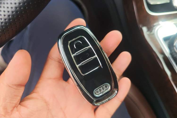 Used Audi A8  Vehicle Key