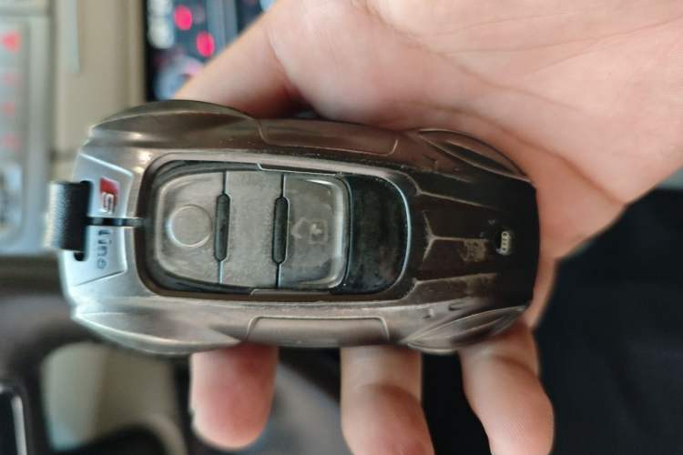Used Audi A8 2013 A8L 45 TFSI quattro Comfort model Vehicle Key